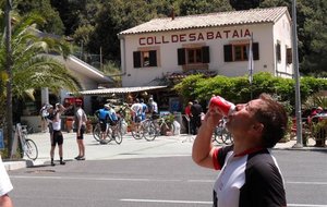 Col de Sabataia , passage de beaucoup de cyclistes, le bar est complet !