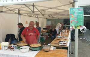 Marius le spécialiste des crêpes . . . mais il n'est pas Breton .